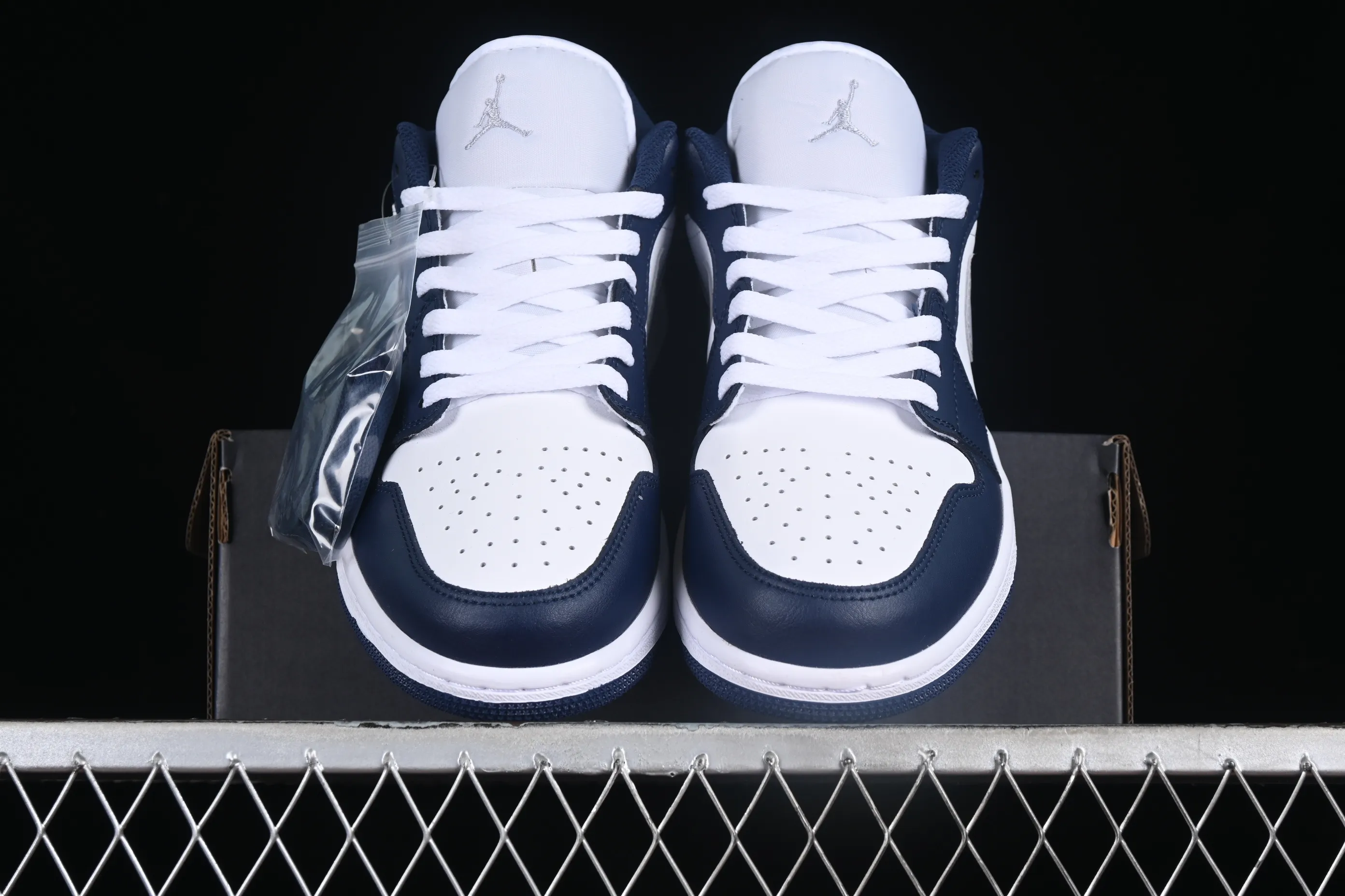All categories Air Jordan Jordan series basketball shoes Air Jordan 1 Low Z version Air Jordan 1 Low AJ1 Joe 1 white blue gray low-top cultural basketball shoes 553558-141